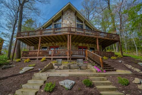 Slip Away Chalet Four-bedroom Holiday Home
