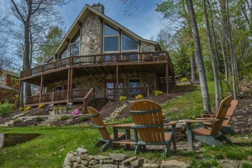 Slip Away Chalet Four-bedroom Holiday Home