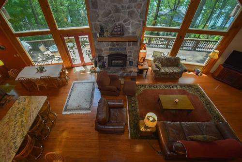 Slip Away Chalet Four-bedroom Holiday Home