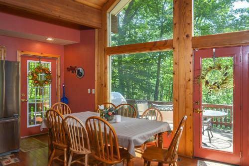 Slip Away Chalet Four-bedroom Holiday Home