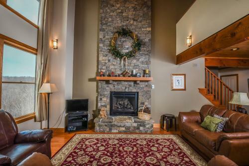 Hawk Mountain Five-bedroom Holiday Home