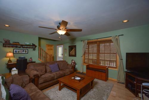 Sparky's Lodge Four-bedroom Holiday Home