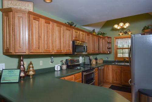 Sparky's Lodge Four-bedroom Holiday Home