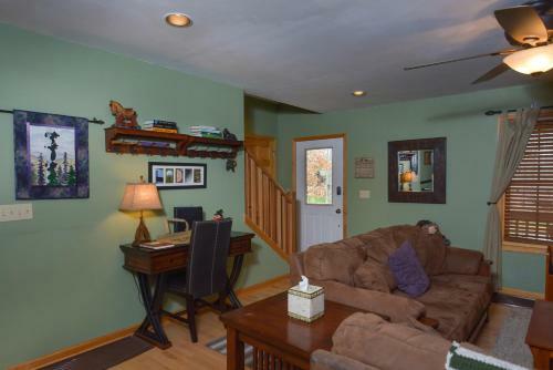 Sparky's Lodge Four-bedroom Holiday Home