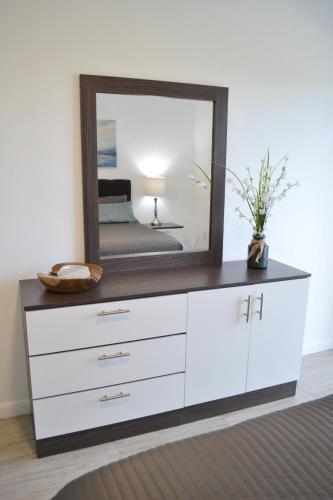 Apartamento Alhambra View | 2 Bedroom | 7th Flr 02