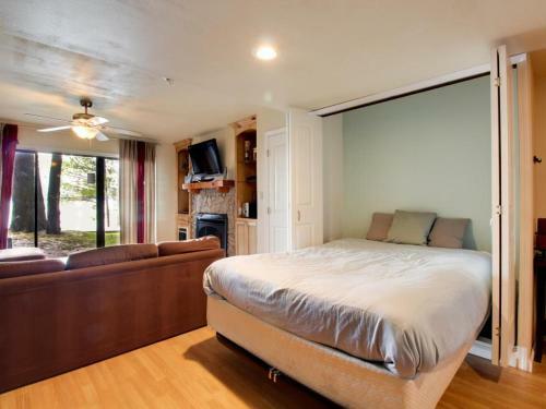 Timberlake Lakefront Studio