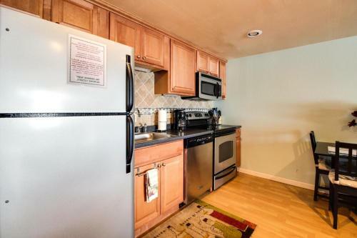 Timberlake Lakefront Studio
