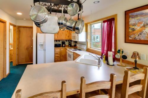 Cottage Court Condo