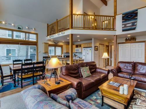 Cedar Lane Golf Course Home