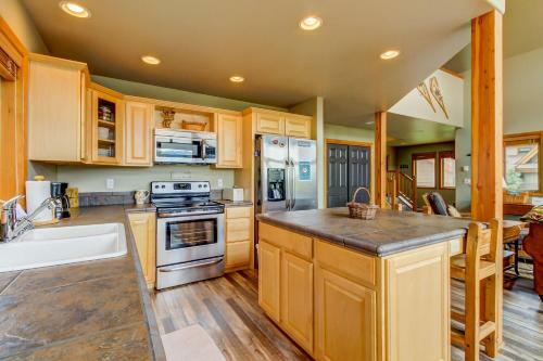 Cedar Lane Golf Course Home
