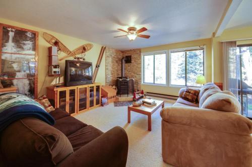 Aspen Village Golf Course Condo - Snowshoes