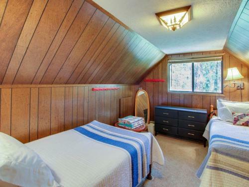 Huckleberry Riverfront Cabin
