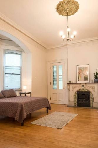 North Cass Street One Bedroom Apartment