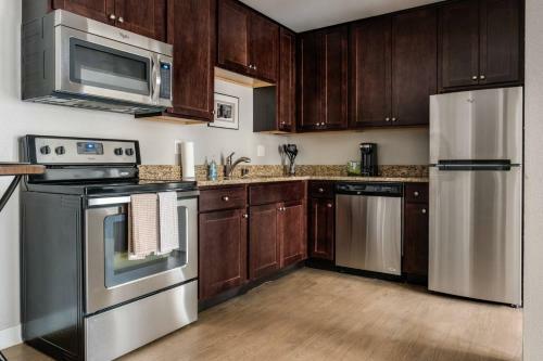 North Farwell Apartment