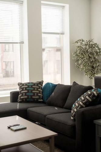 Two Bedroom Apartment - Historic Building Near Riverwalk
