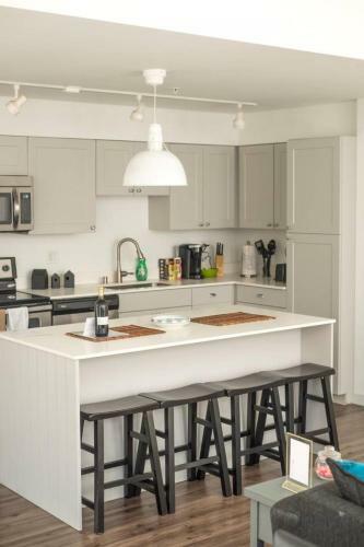 Two Bedroom Apartment - Historic Building Near Riverwalk