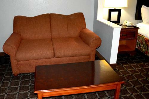 Hotel Baymont By Wyndham Mobile/tillmans Corner