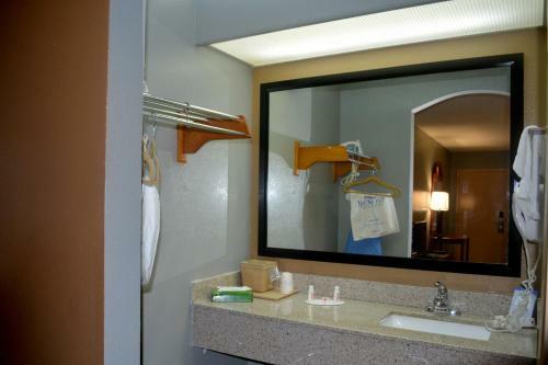 Hotel Baymont By Wyndham Mobile/tillmans Corner