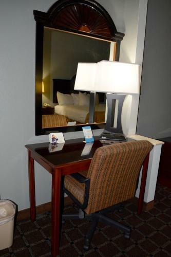 Hotel Baymont By Wyndham Mobile/tillmans Corner