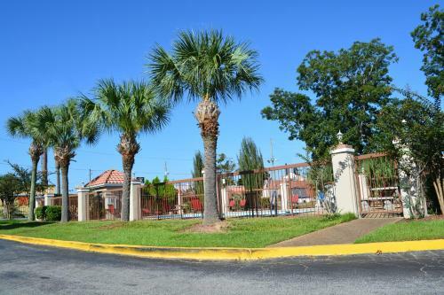 Hotel Baymont By Wyndham Mobile/tillmans Corner