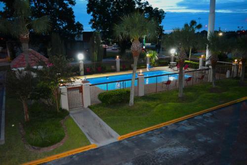 Hotel Baymont By Wyndham Mobile/tillmans Corner