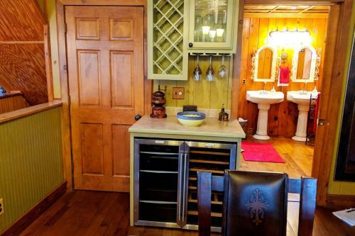 Jacob's Roost -wooded Privacy On 7.5 Acres