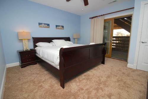 Suits Us At Kees Vacations