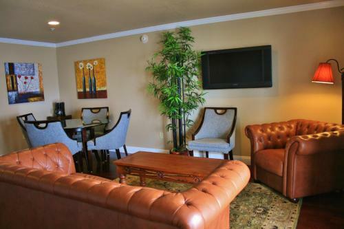 Oasis Suites Hotel