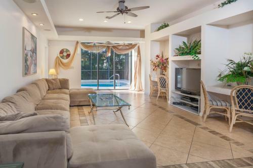 Vacation Pool Home By The Beach