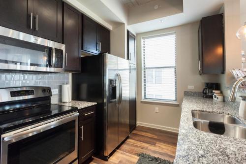 Sleek & Stylish 2bd Apartment