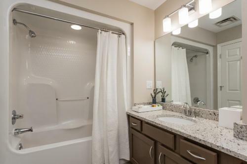 Hillsboro Village 1 Bedroom Apartment