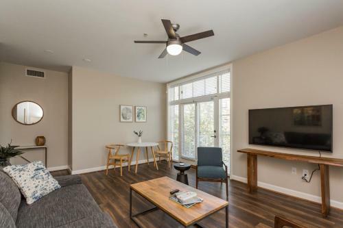 Hillsboro Village 1 Bedroom Apartment