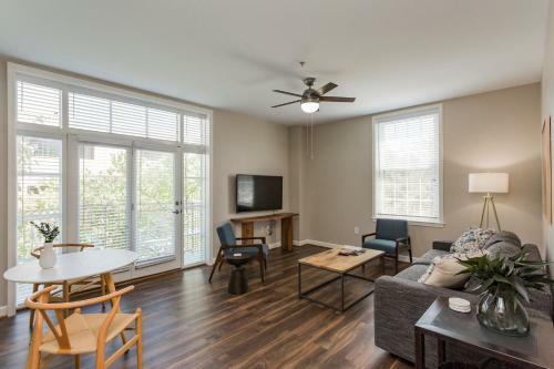 Hillsboro Village 1 Bedroom Apartment
