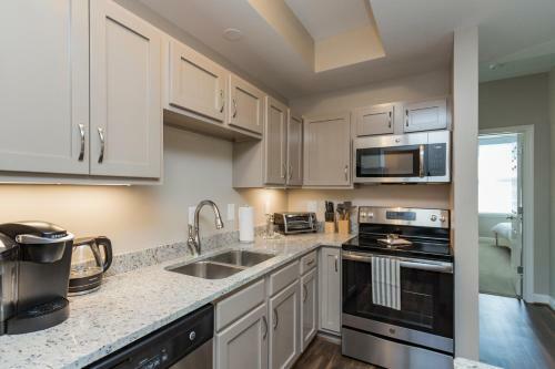 Hillsboro Village 1 Bedroom Apartment