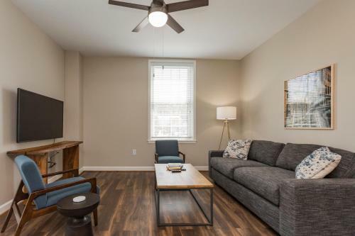 Hillsboro Village 1 Bedroom Apartment