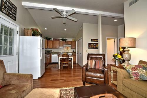 Comal River Cottages 415