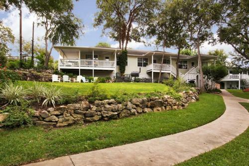 Comal River Cottages 403b