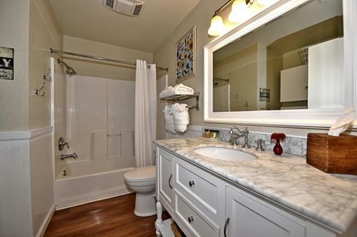 Comal River Cottages 403b
