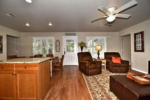 Comal River Cottages 403b