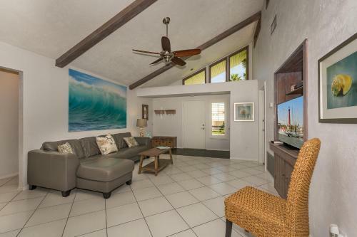 4604k - Beachside Splendor Home