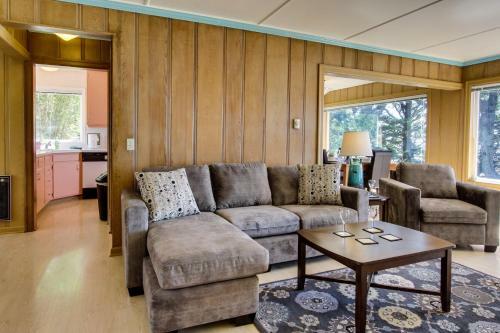 Agate Beach Oceanfront Lodge