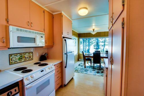 Agate Beach Oceanfront Lodge