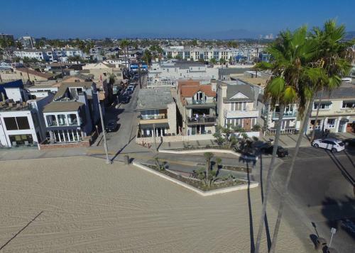 2314 W Ocean Front Ab (68217)