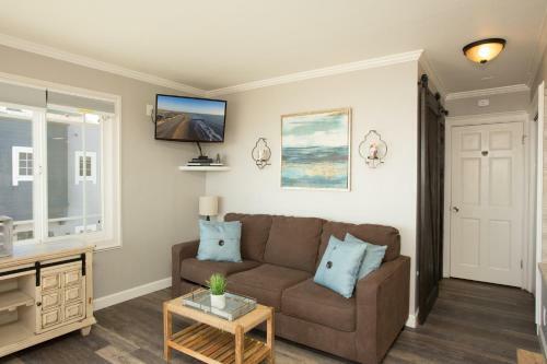 2314 W Ocean Front Ab (68217)