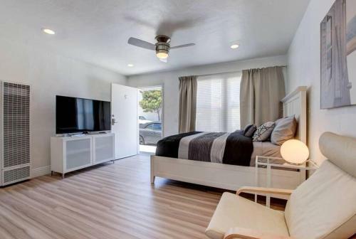 Marvelous Contemporary Studio, Steps From Beach #3