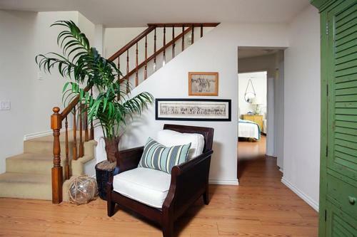 206 39th St. Newport Unit A 3 Bedroom Home