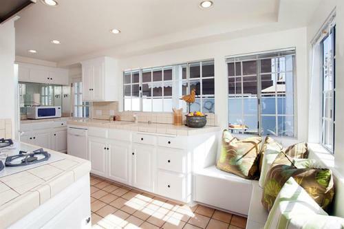 206 39th St. Newport Unit A 3 Bedroom Home