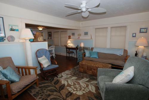 413 E Edgewater (68158)