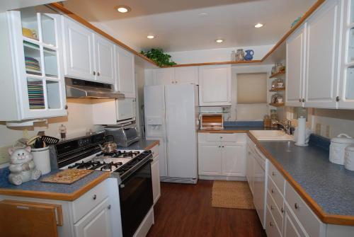 413 E Edgewater (68158)