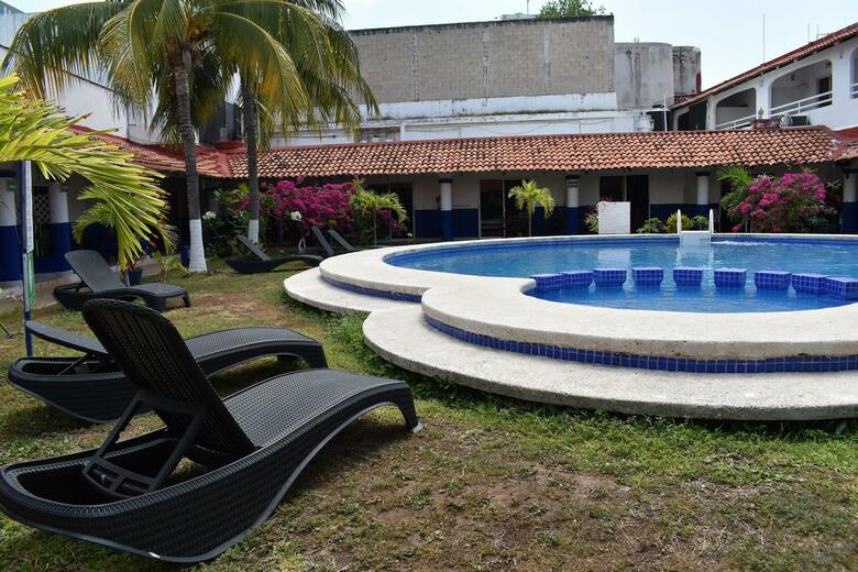 Hotel Plaza Almendros